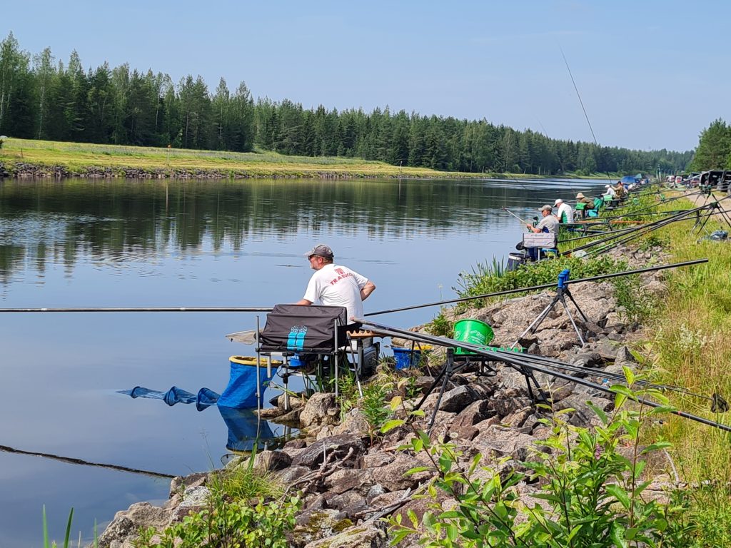 Kilpaonkijoita Saimaan kanavalla